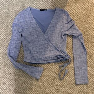 BRANDY MELVILLE BLUE WRAP TOP, ditsy floral